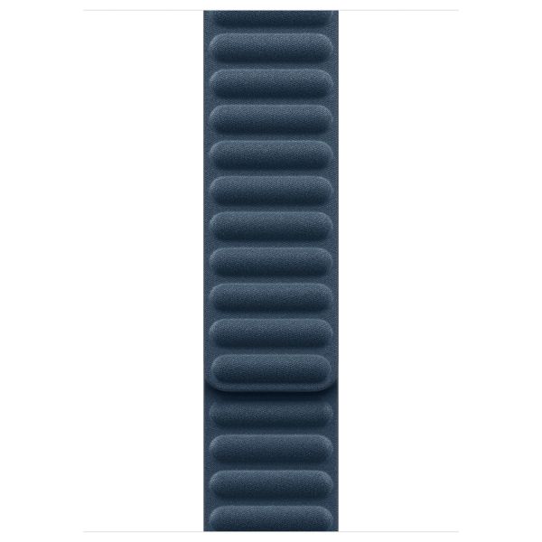 Apple Armband mit Magnetverschluss FineWoven für die Apple Watch Series 1-10 / SE / Ultra (2) - 42/44/45/46/49 mm - Größe S/M - Baltic Blue