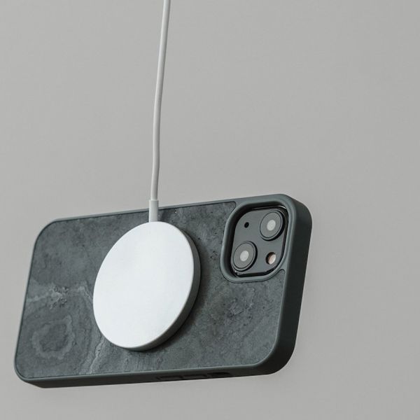 Woodcessories Bumper Case MagSafe für das iPhone 14 - Real Slate Stone