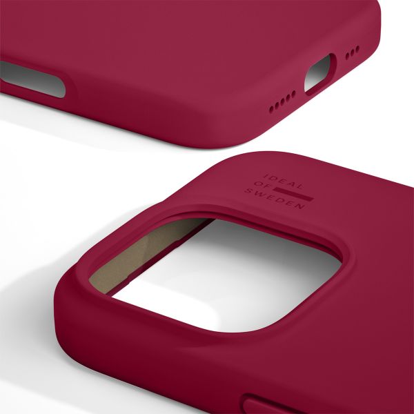 iDeal of Sweden Silikon Case für das iPhone 16 Pro - Cranberry