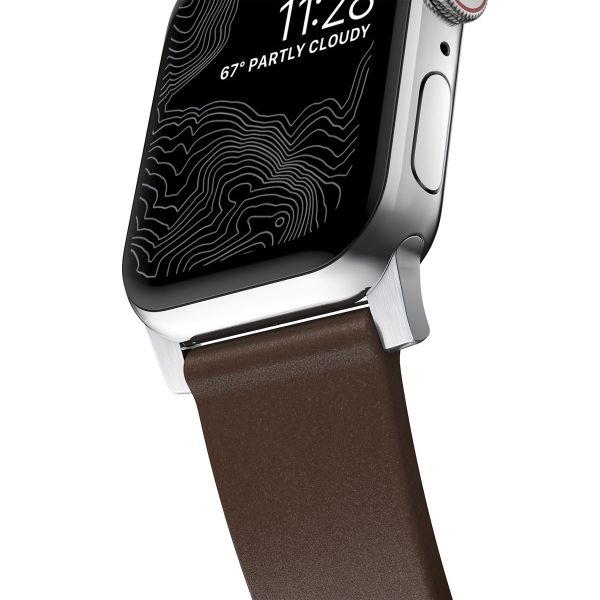 Nomad Modernes Lederarmband für die Apple Watch Series 1-10 / SE / Ultra (2) - 42/44/45/46/49 mm - Braun/Silber