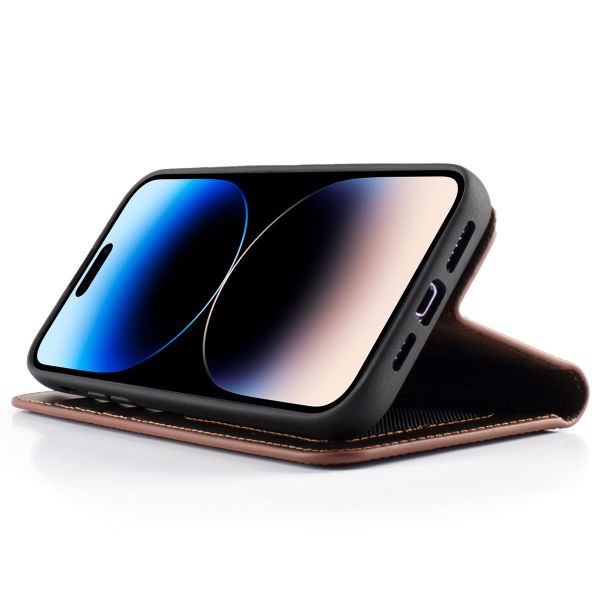 Wachikopa Magic Klapphülle 2-in-1 für das iPhone 14 Pro - Dark Brown