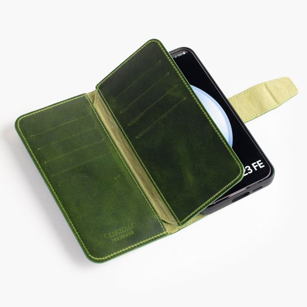 Wachikopa Multi Wallet Bookcase für das Samsung Galaxy S23 FE - Forest Green