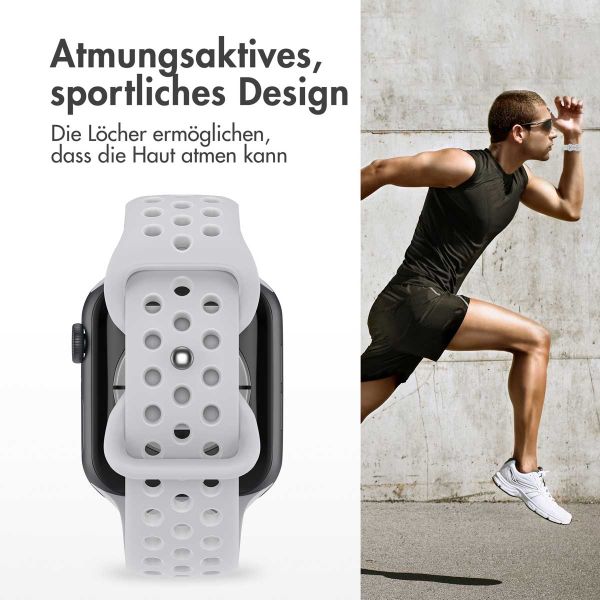 imoshion Sportarmband⁺ für die Apple Watch Series 1-9 / SE - 38/40/41 mm / Series 10 - 42 mm - Größe S/M - Pure Platinum & White