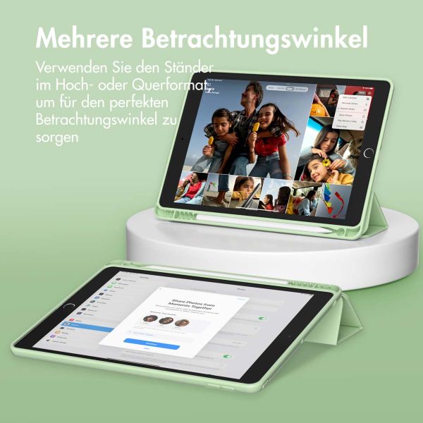 Accezz Smarte Klapphülle aus Silikon für das iPad 6 (2018) 9.7 Zoll / iPad 5 (2017) 9.7 Zoll - Hellgrün