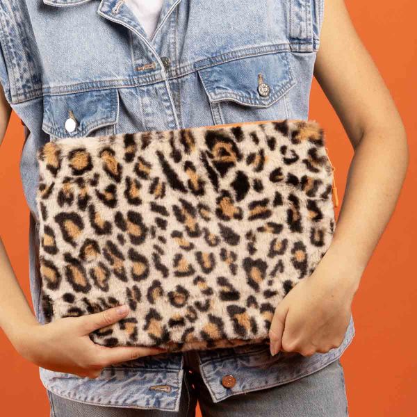 imoshion Fluffy Laptop Hülle 13-14 Zoll - Laptop Sleeve - Leopard Orange