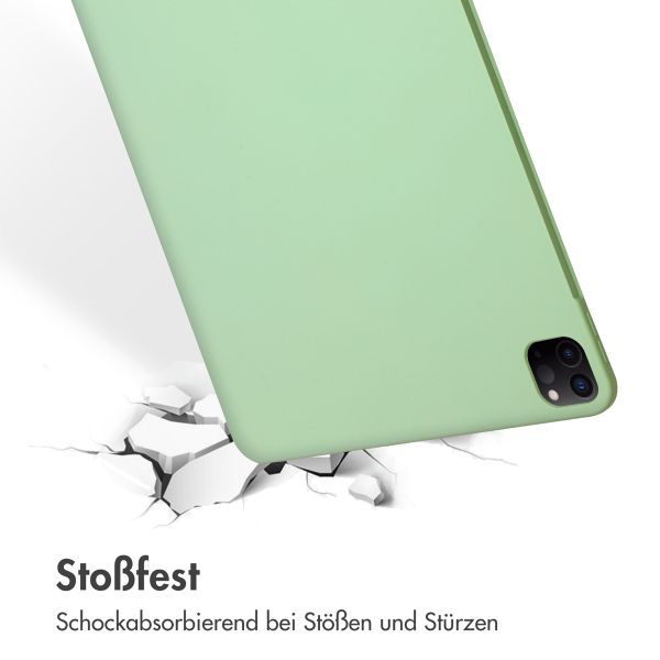 Accezz Liquid Silicone Back Cover mit Stifthalter für das iPad Pro 12.9 (2022) / Pro 12.9 (2021) / Pro 12.9 (2020) - Hellgrün