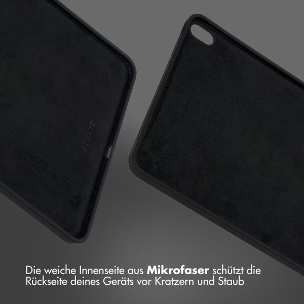 Accezz Liquid Silicone Back Cover mit Stifthalter für das iPad Air 11 Zoll (2024) M2 / Air 5 (2022) / Air 4 (2020) - Schwarz