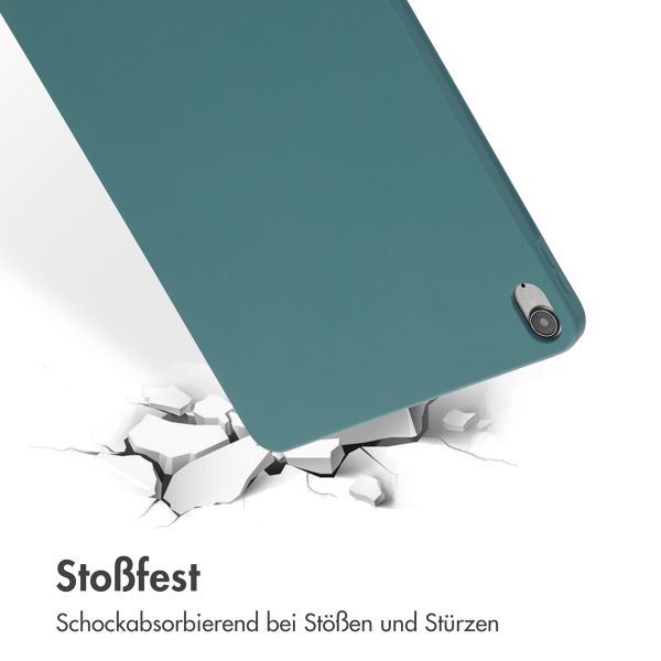 Accezz Liquid Silicone Back Cover mit Stifthalter für das iPad Air 11 Zoll (2024) M2 / Air 5 (2022) / Air 4 (2020) - Dunkelgrün