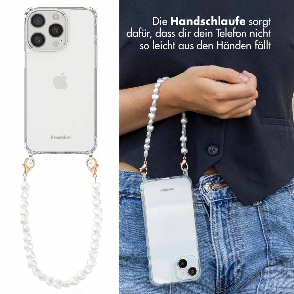 imoshion Back Cover mit Band + Armband für das iPhone 15 Pro Max - Perlen Herzchen