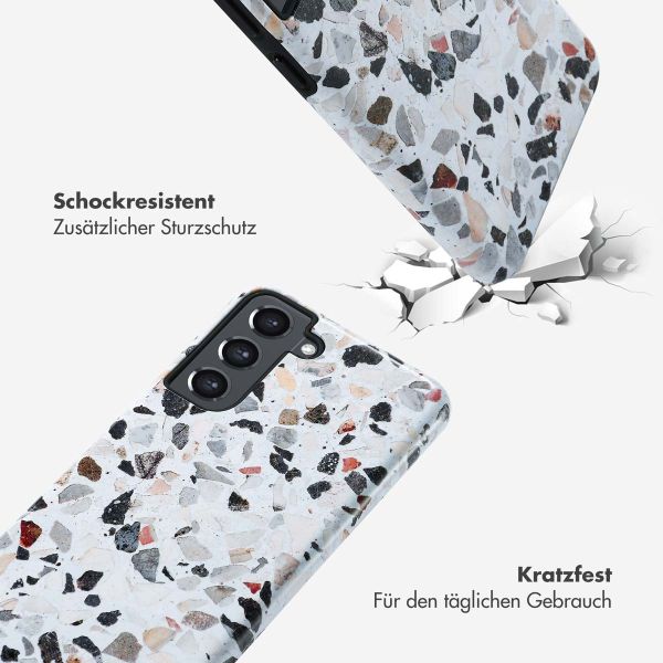 Selencia Vivid Back Cover für das Samsung Galaxy S21 FE - Chic Terazzo