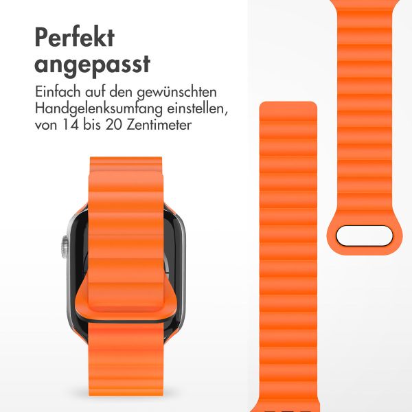 imoshion Silikon-Magnetarmband für die Apple Watch Apple Watch Series 1-9 / SE - 38/40/41 mm / Series 10 - 42 mm - Orange / Schwarz