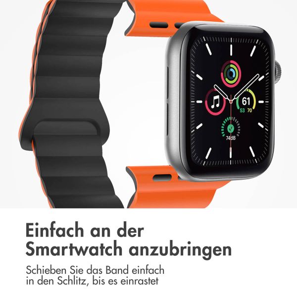 imoshion Silikon-Magnetarmband für die Apple Watch Apple Watch Series 1-9 / SE - 38/40/41 mm / Series 10 - 42 mm - Orange / Schwarz