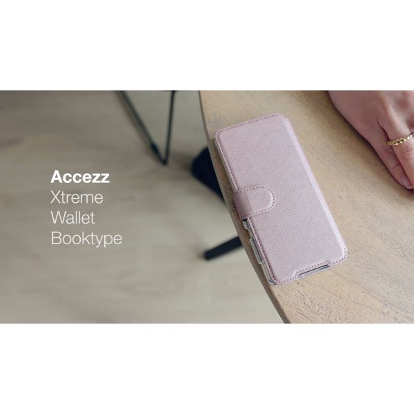 Accezz Xtreme Wallet Klapphülle für das iPhone Xs / X - Hellblau