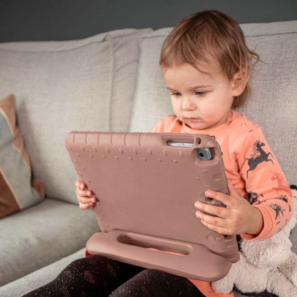 imoshion Schutzhülle mit Handgriff kindersicher für das iPad 10 (2022) 10.9 Zoll - Dusty Pink