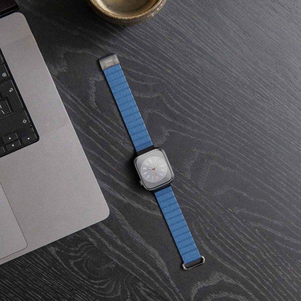 imoshion Magnetlederarmband für das Apple Watch Series 1-9 / SE - 38/40/41 mm / Series 10 - 42 mm - Blau