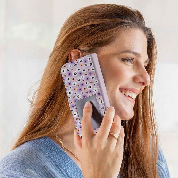 imoshion ﻿Design Klapphülle für das iPhone SE (2022 / 2020) / 8 / 7 / 6(s) - Purple Flowers