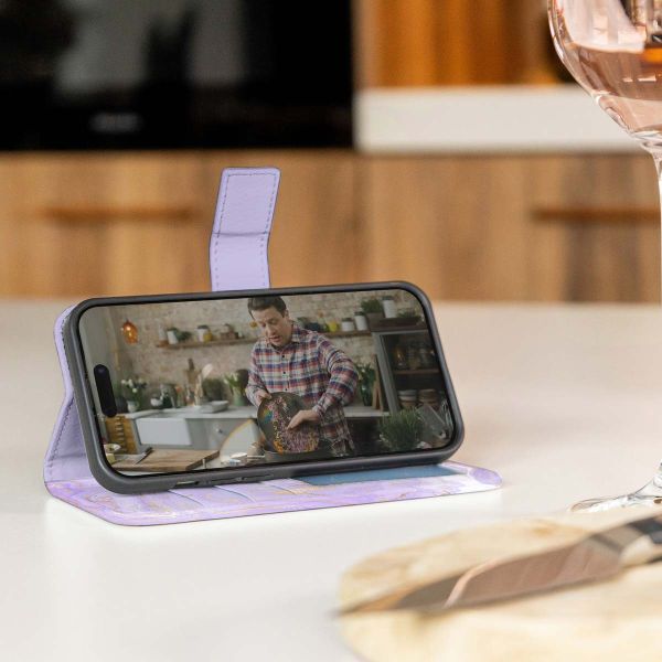 imoshion ﻿Design Klapphülle für das Samsung Galaxy S23 - Purple Marble