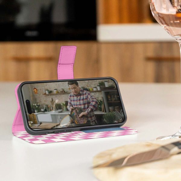 imoshion ﻿Design Klapphülle für das Samsung Galaxy S22 - Retro Pink