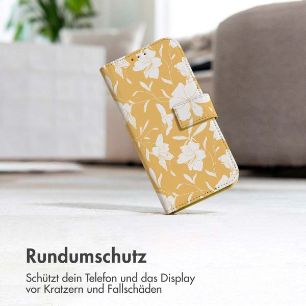 imoshion ﻿Design Klapphülle für das iPhone 12 (Pro) - Yellow Flowers