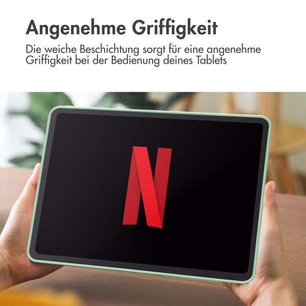 Accezz Liquid Silicone Back Cover mit Stifthalter für das iPad Pro 11 (2018/2020/2021/2022) - Hellgrün