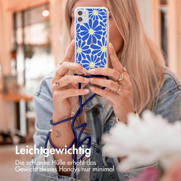 iMoshion Design Hülle mit Band für das iPhone 13 Mini - Cobalt Blue Flowers Connect