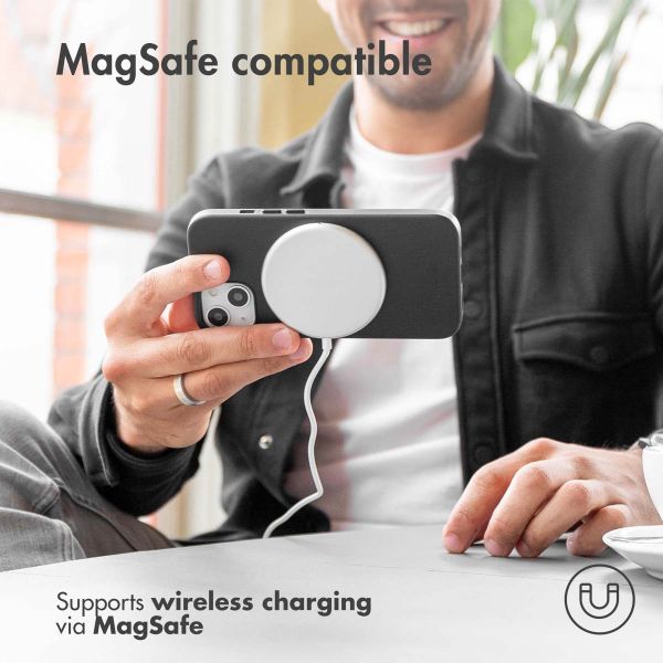 Accezz Leather Backcover mit MagSafe für das iPhone 15 Pro - Schwarz