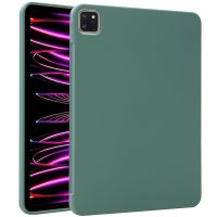 Accezz Liquid Silicone Back Cover mit Stifthalter für das iPad Pro 11 (2018/2020/2021/2022) - Dunkelgrün