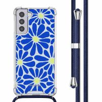 imoshion Design Hülle mit Band für das Samsung Galaxy S21 Plus - Cobalt Blue Flowers Connect