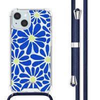 imoshion Design Hülle mit Band für das iPhone 15 - Cobalt Blue Flowers Connect