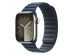 Apple Armband mit Magnetverschluss FineWoven für die Apple Watch Series 1-9 / SE - 38/40/41 mm / Series 10 - 42 mm - Größe S/M - Pacific Blue