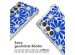 imoshion Design Hülle mit Band für das Samsung Galaxy S23 Plus - Cobalt Blue Flowers Connect