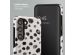 Selencia Vivid Back Cover für das Samsung Galaxy S23  - Trendy Leopard