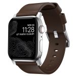 Nomad Modernes Lederarmband für die Apple Watch Series 1-10 / SE / Ultra (2) - 42/44/45/46/49 mm - Braun/Silber