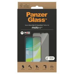 PanzerGlass Ultra-Wide Fit Antibakterieller Displayschutz für das Motorola Moto E13