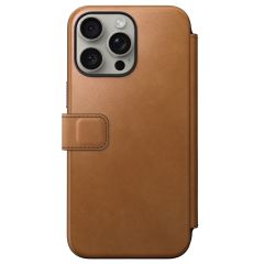 Nomad Modern Leather Folio Klapphülle für das iPhone 15 Pro Max - English Tan