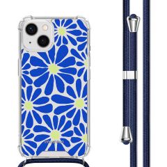 iMoshion Design Hülle mit Band für das iPhone 13 - Cobalt Blue Flowers Connect