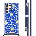 imoshion Design Hülle mit Band für das Samsung Galaxy S23 Ultra - Cobalt Blue Flowers Connect